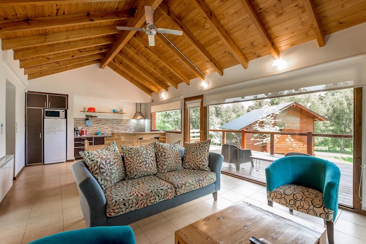 Hermosa Casa En El Bosque: Pileta Climat+playroom - Villa La Angostura