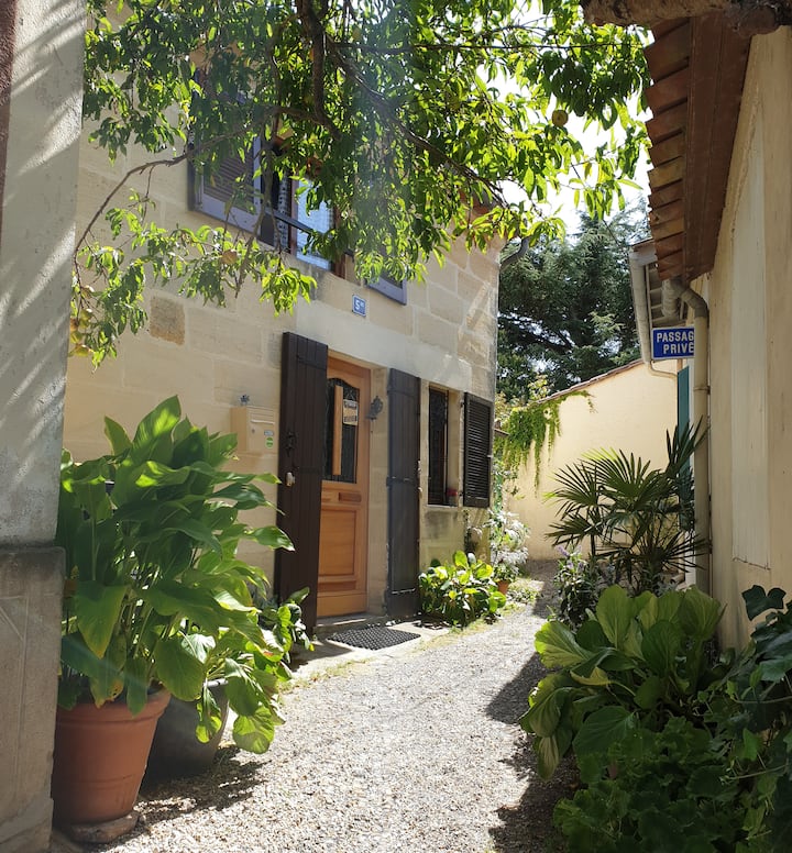 Charmante Maisonnette Calme En Ville Avec Jardin - Castillon-la-Bataille