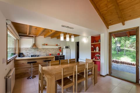 Spacious house in the forest: heated pool + playroom