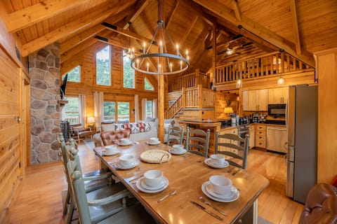4BR LUXE Cabin Minutes to Snowshoe Hot Tub & Views
