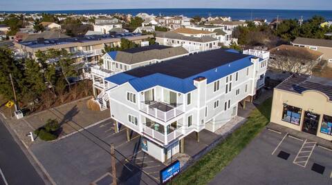 Convenient Oceanside 3 Unit Beachplex 14p-Hottub