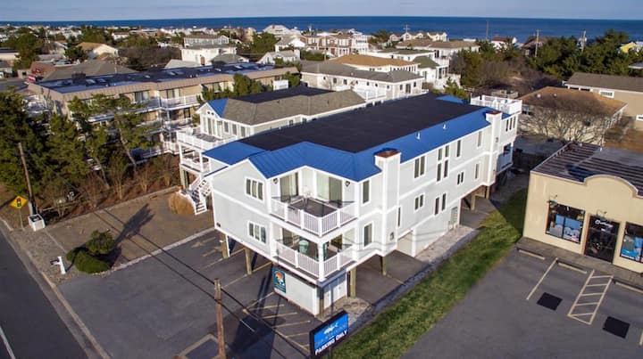 Convenient Oceanside 3 Unit Beachplex 14p-Hottub