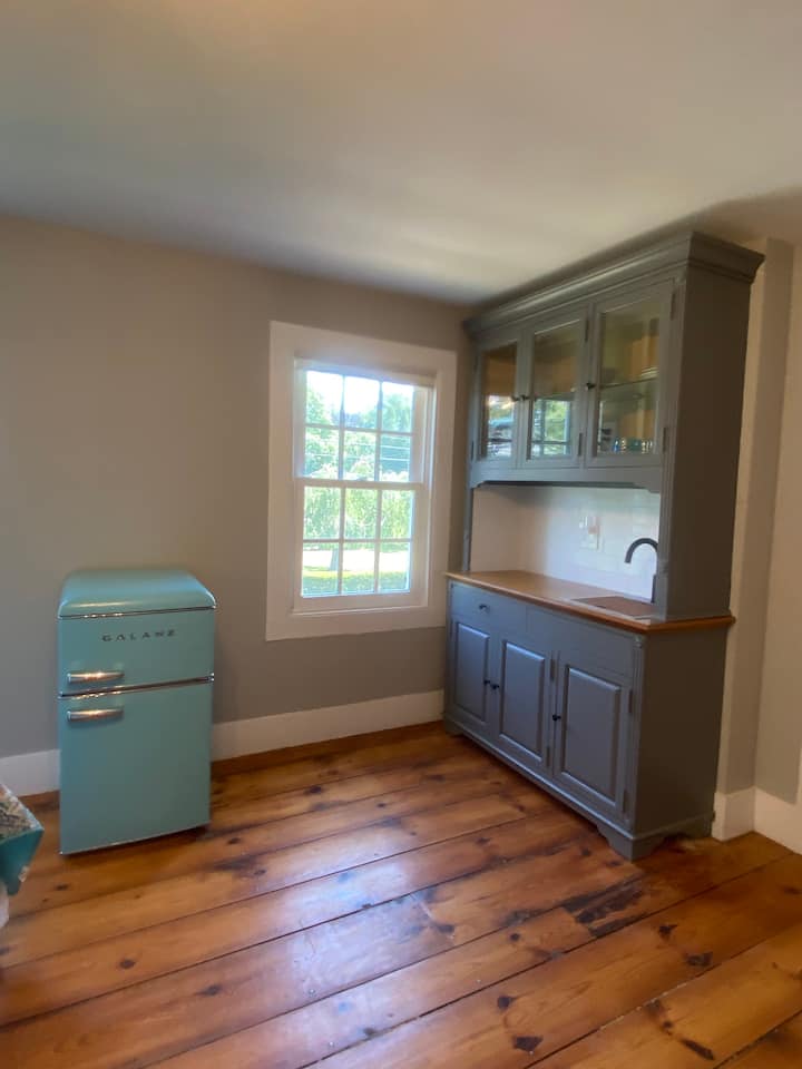 King Suite With Private Bath And Private Entrance - Lake Gaillard, CT