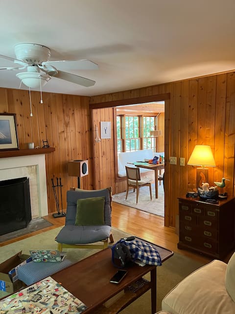 Top Airbnb: Cheerful 4 bedroom cottage in Woods Hole! in Cape Cod