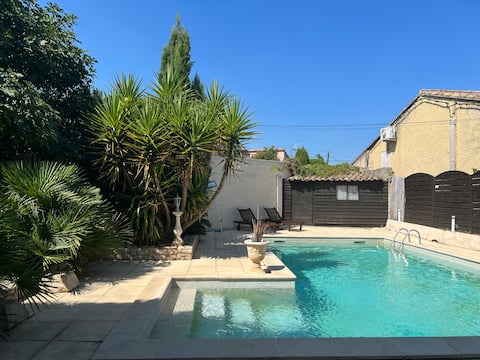 Nice townhouse with pool (sleeps 22)