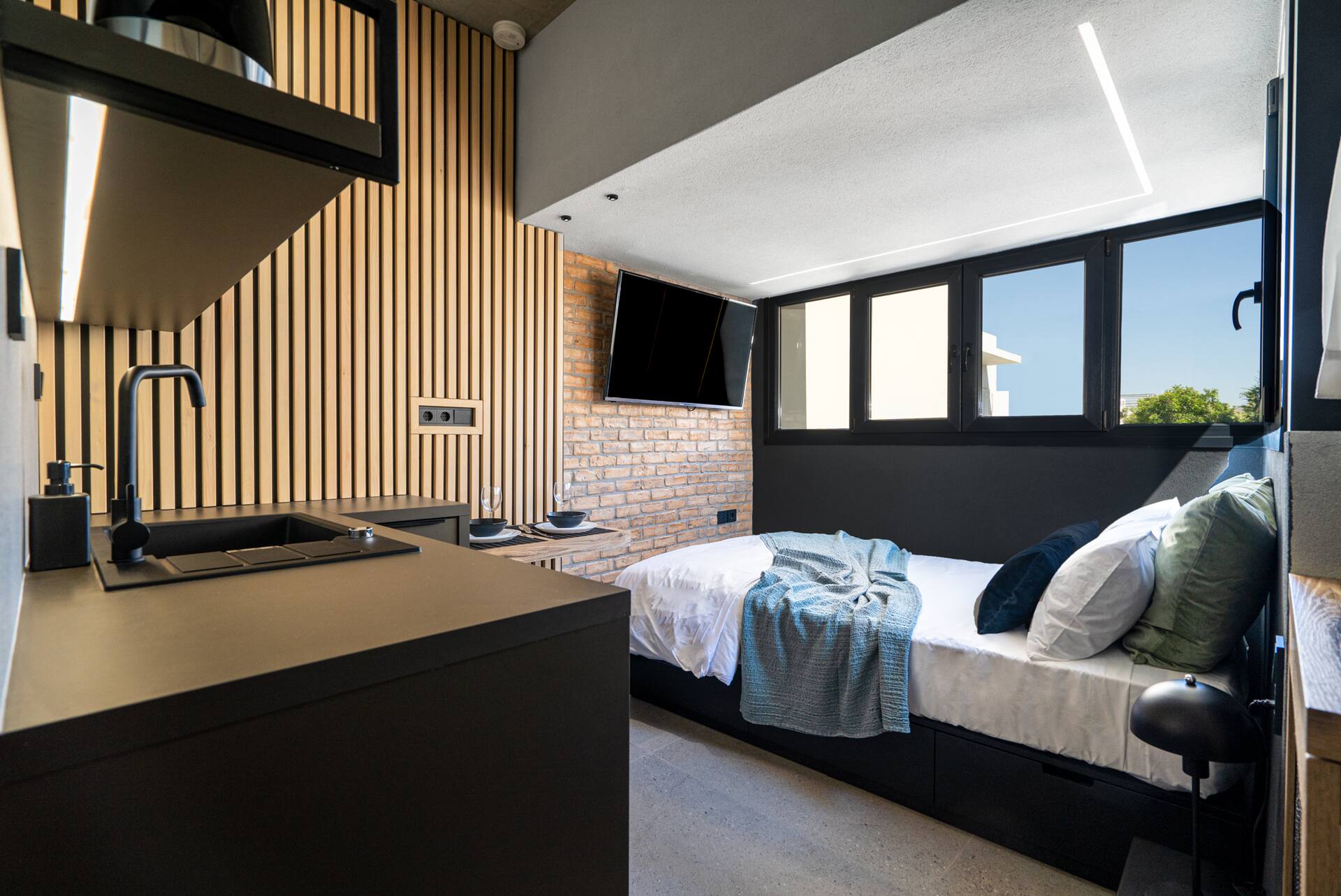 Urban Hive Tiny suite with roof garden Heraklion