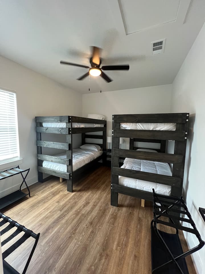 Spálňa 5 spí pre 4 osoby.