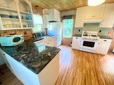 Quaint 3BR Home Located near Downtown Houlton