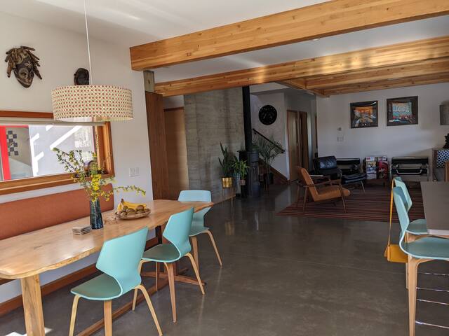 Downtown Beall Park Modern 2 Bedroom gallery image 3