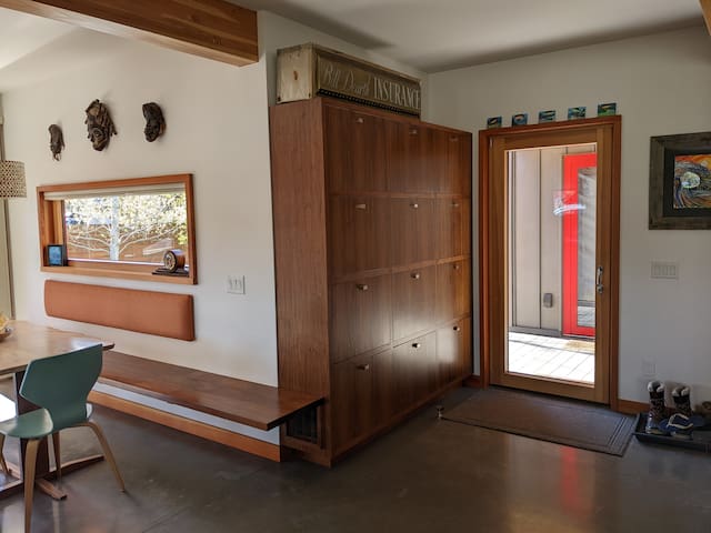 Downtown Beall Park Modern 2 Bedroom gallery image 4