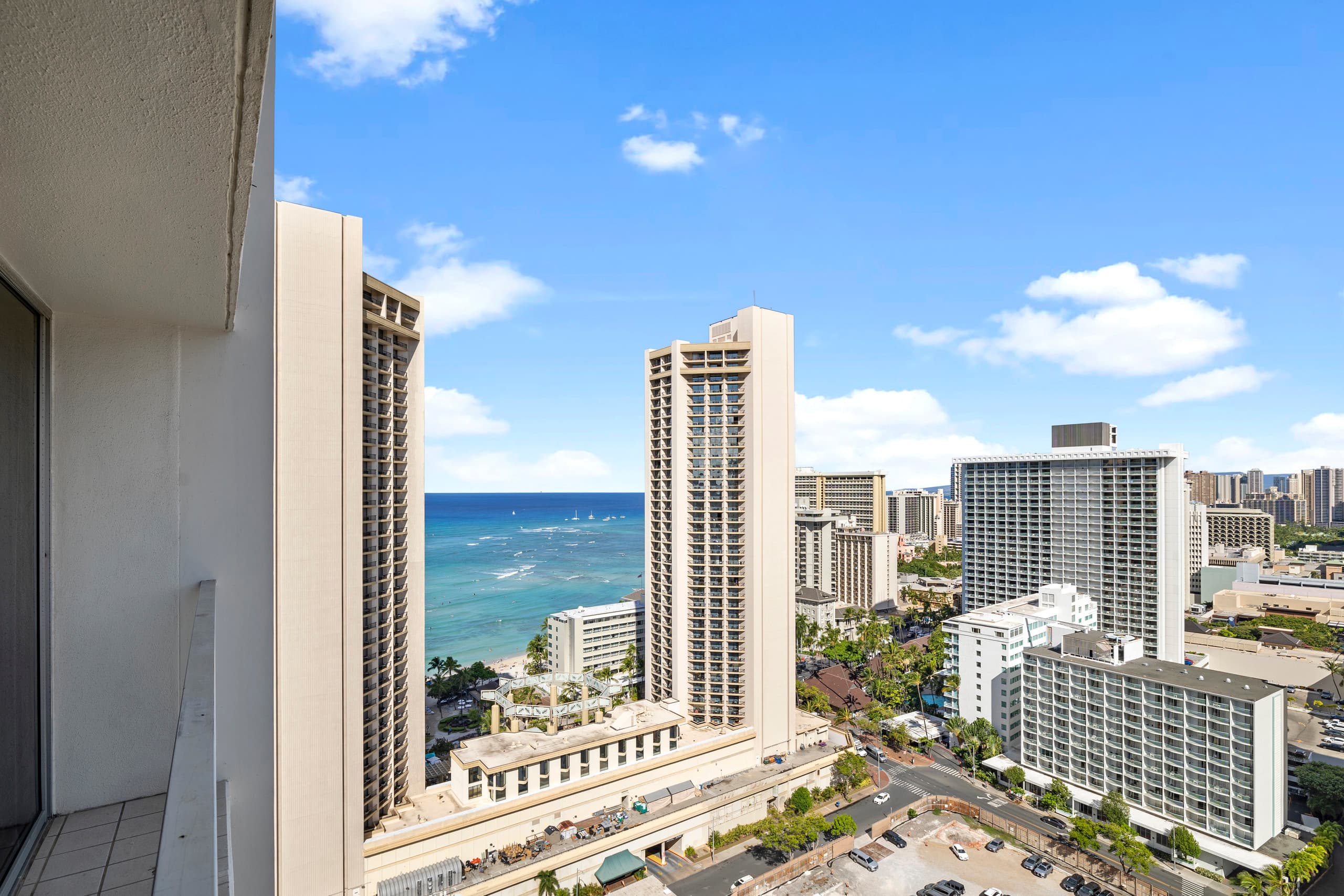 Condo in Honolulu · ★4.84 · 1 bedroom · 2 beds · 1 private bath - Image 27