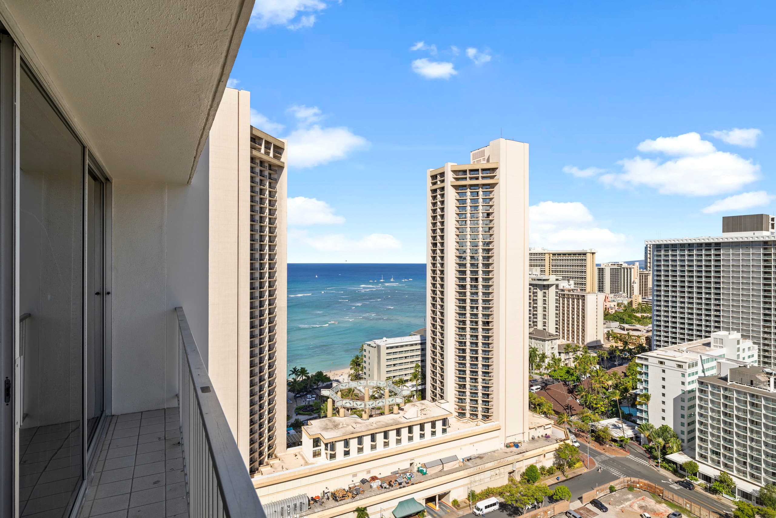 Condo in Honolulu · ★4.84 · 1 bedroom · 2 beds · 1 private bath - Image 18