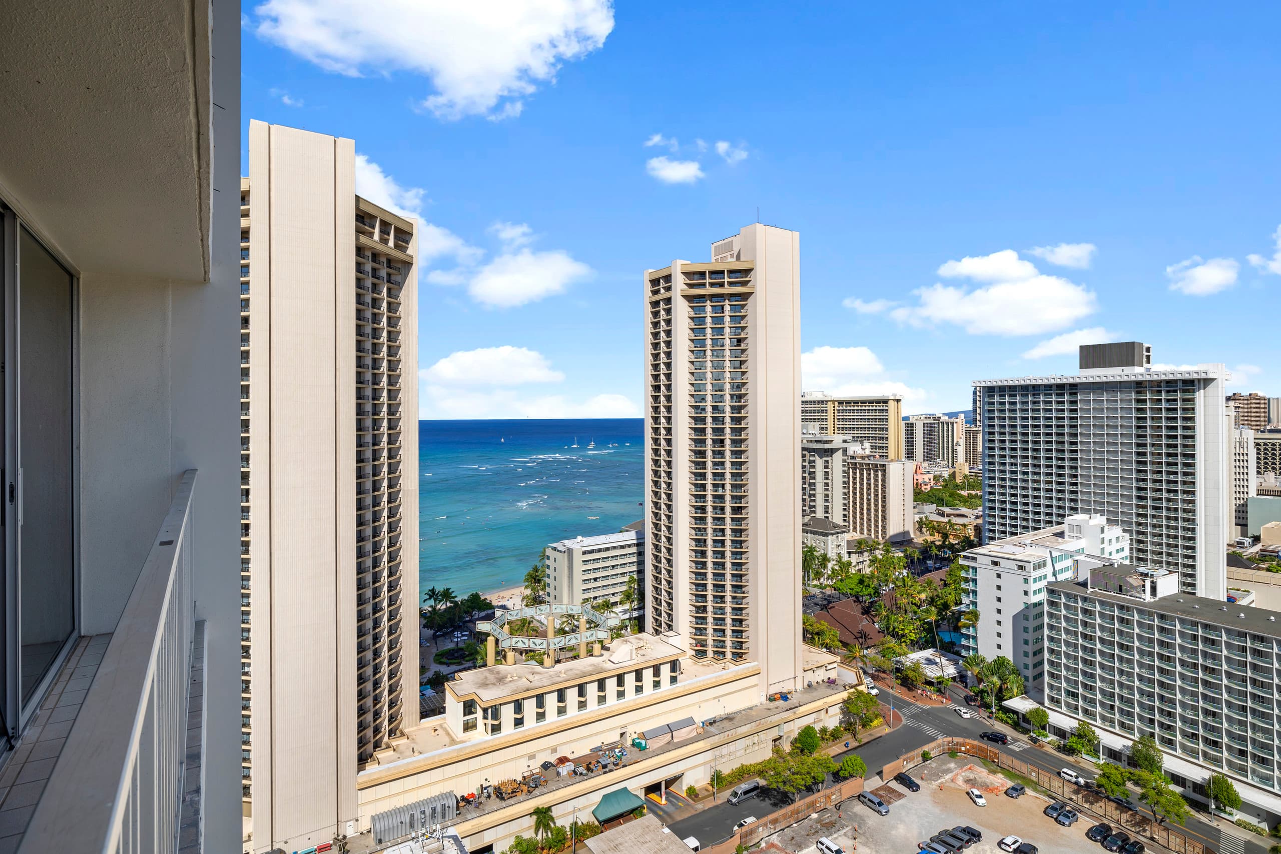 Condo in Honolulu · ★4.84 · 1 bedroom · 2 beds · 1 private bath - Image 25