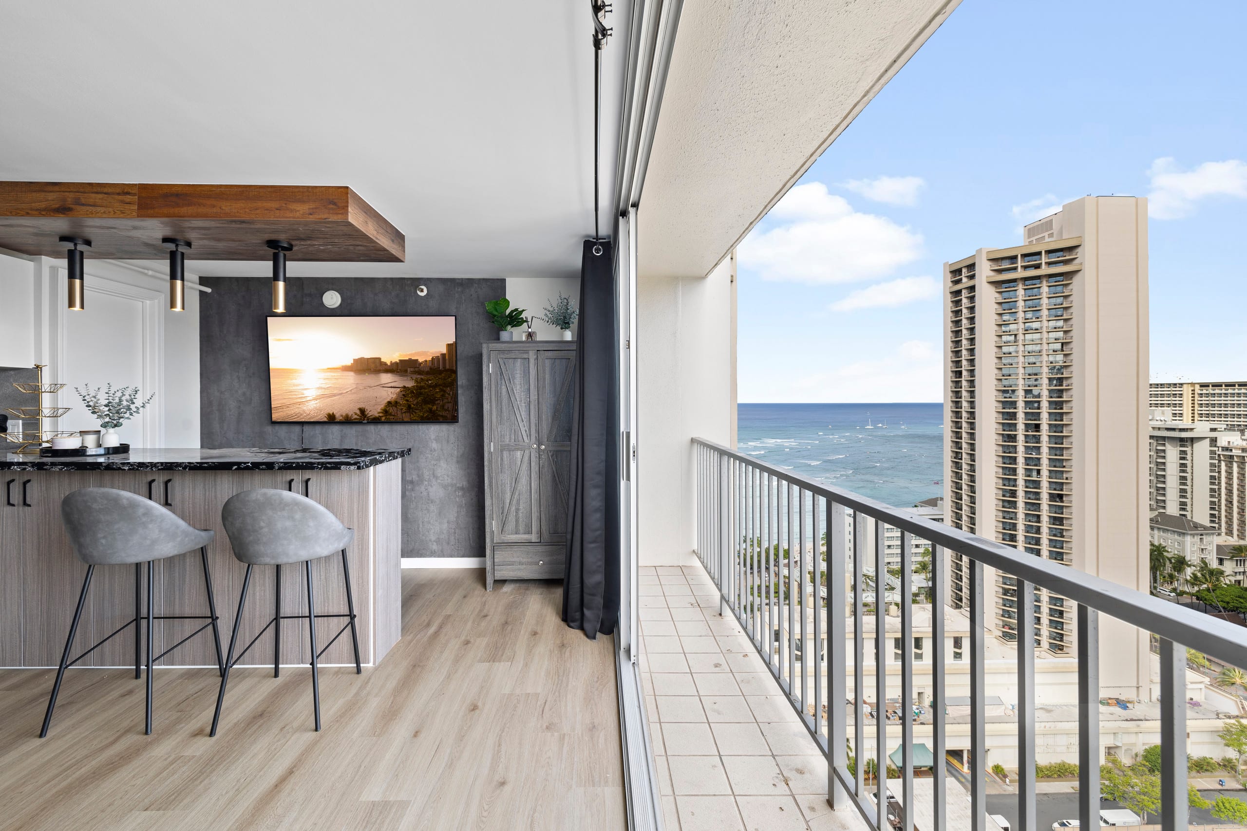 Condo in Honolulu · ★4.84 · 1 bedroom · 2 beds · 1 private bath - Image 17