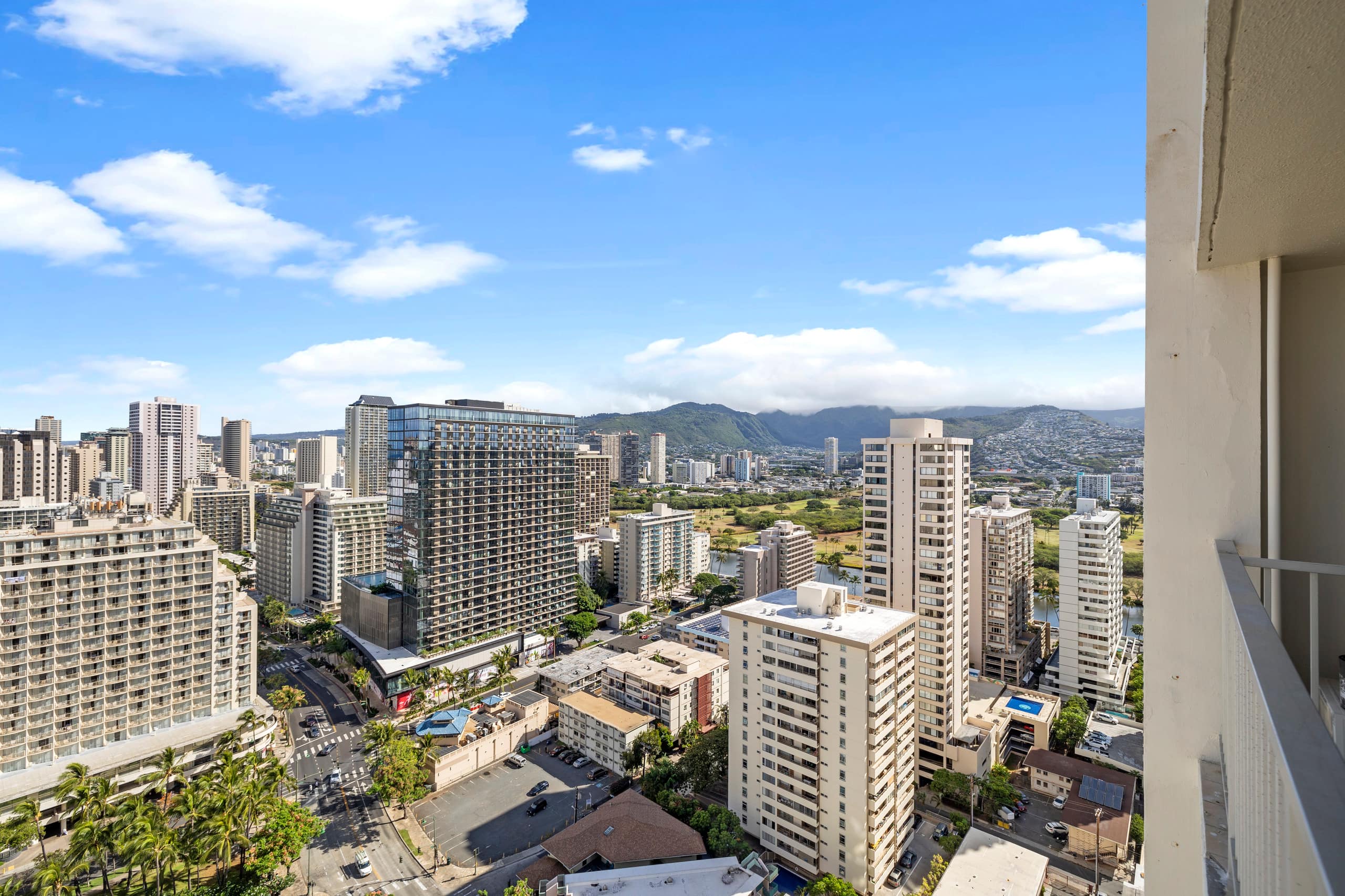 Condo in Honolulu · ★4.84 · 1 bedroom · 2 beds · 1 private bath - Image 28