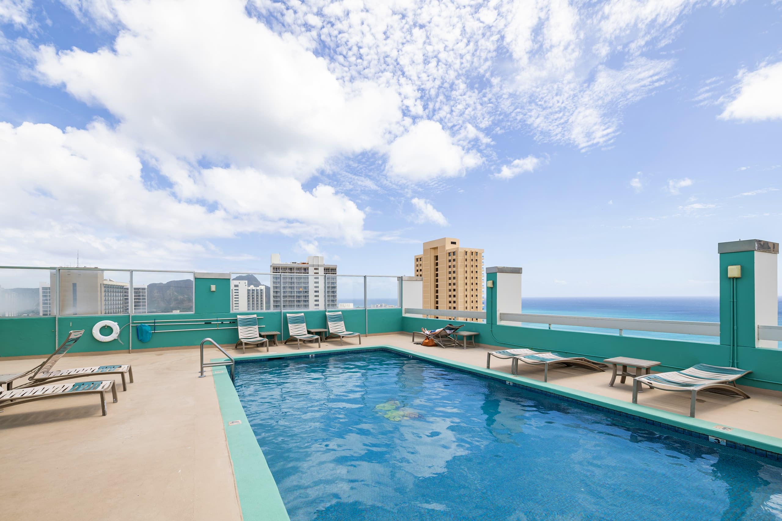 Condo in Honolulu · ★4.84 · 1 bedroom · 2 beds · 1 private bath - Image 20