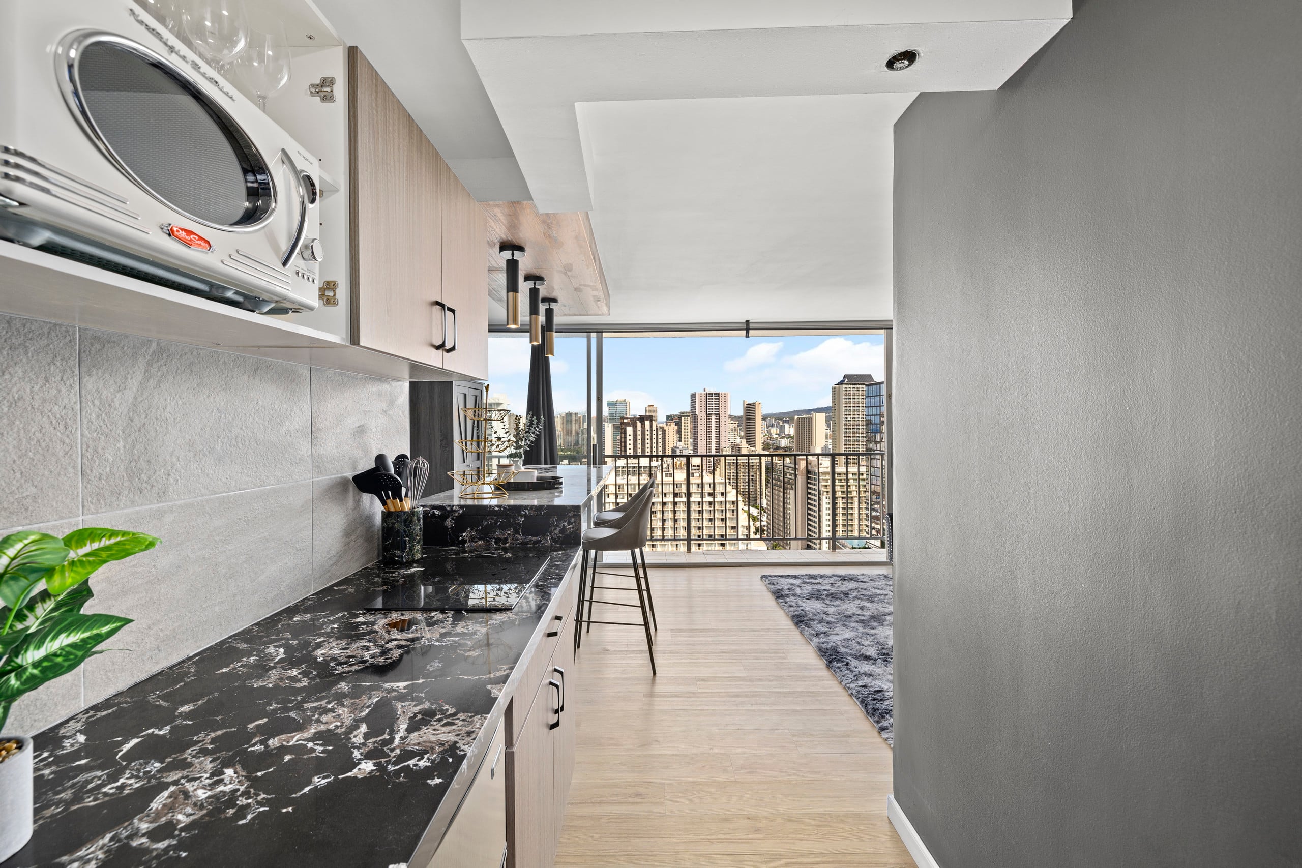 Condo in Honolulu · ★4.84 · 1 bedroom · 2 beds · 1 private bath - Image 6