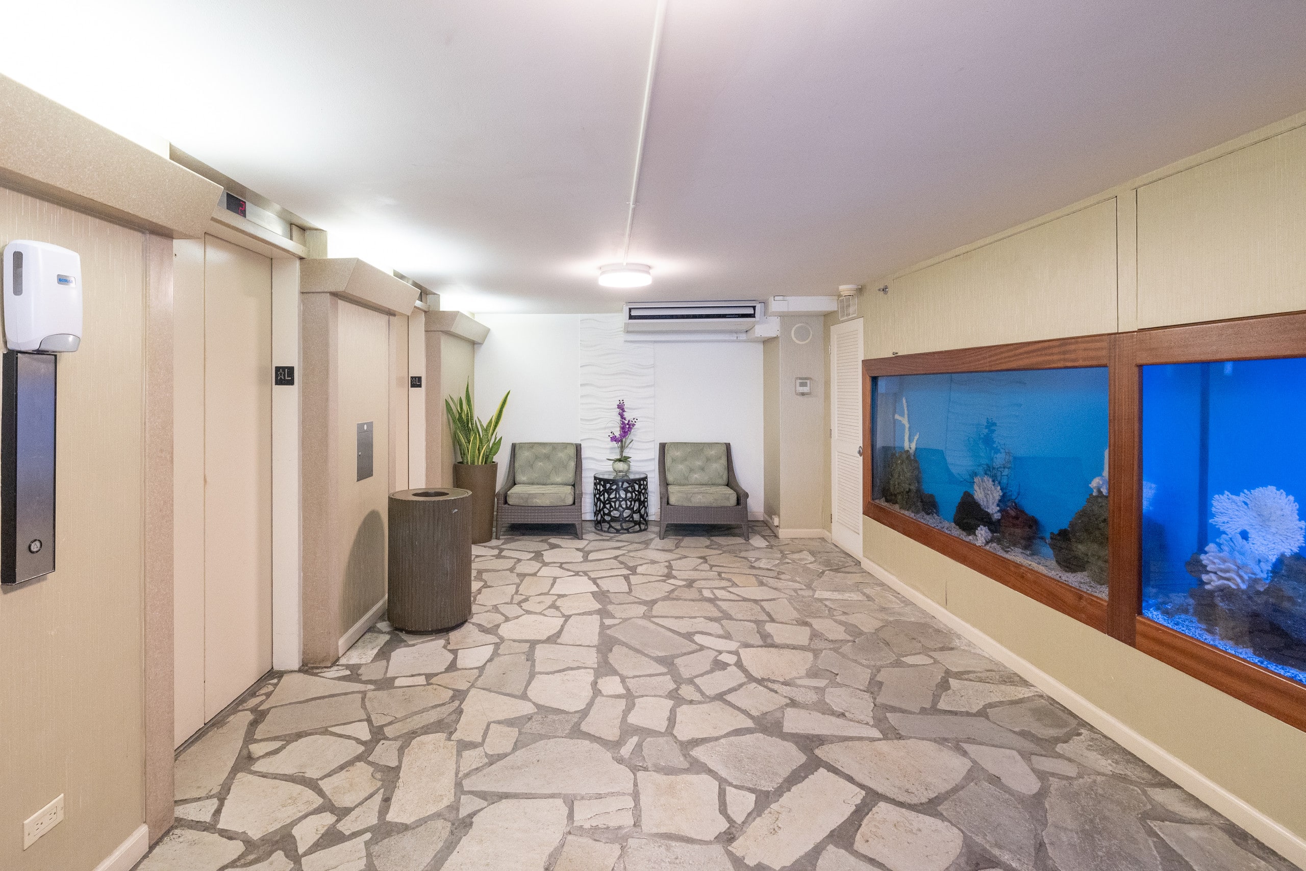 Condo in Honolulu · ★4.84 · 1 bedroom · 2 beds · 1 private bath - Image 31