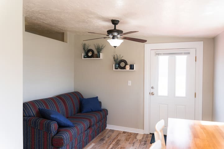Country Cottage, Farm Fresh Eggs, 10min To Airport - Idaho