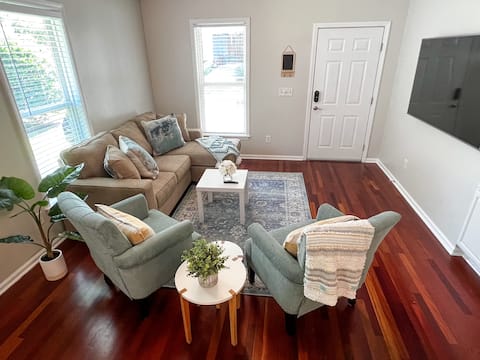Popular Airbnb listing: Blocks from heart of DT Raleigh! in South Park