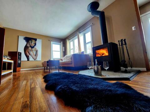 House w/Heated Floor/Gym/Sauna/Espresso/Fireplace