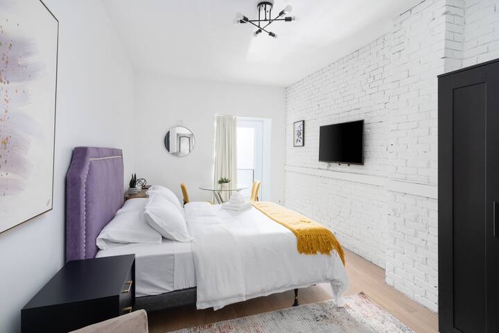 Nomade mtl | Le Drummond | Modernes Zimmer mit Queensize-Bett - Airbnb