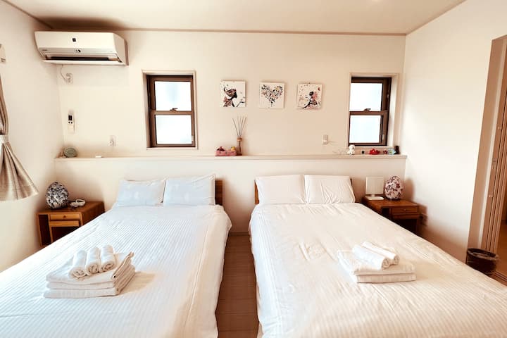 It is a bedroom with a clean white tone♪
