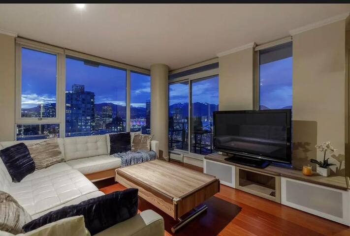 Skyline 2 BR Condo Surreal Mountain & Water View gallery image 5