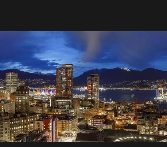 Skyline 2 BR Condo Surreal Mountain & Water View gallery image 4