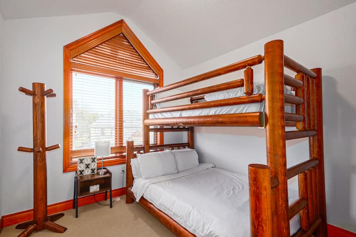 Dormitorio con literas