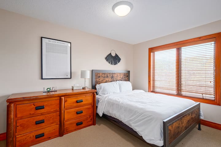 Dormitorio queen con vestidor