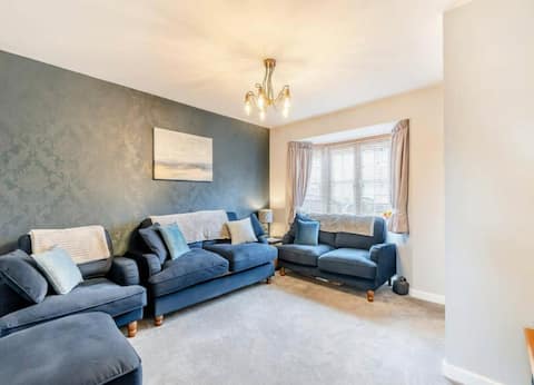 Top performing Airbnb: Bernie's Watch, Whitby in Whitby