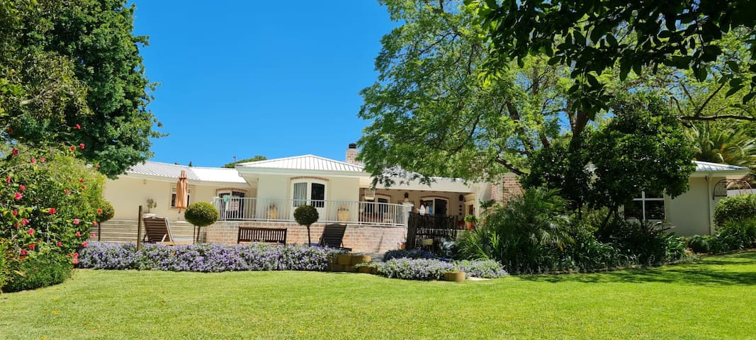 Sipres Garden Family Home