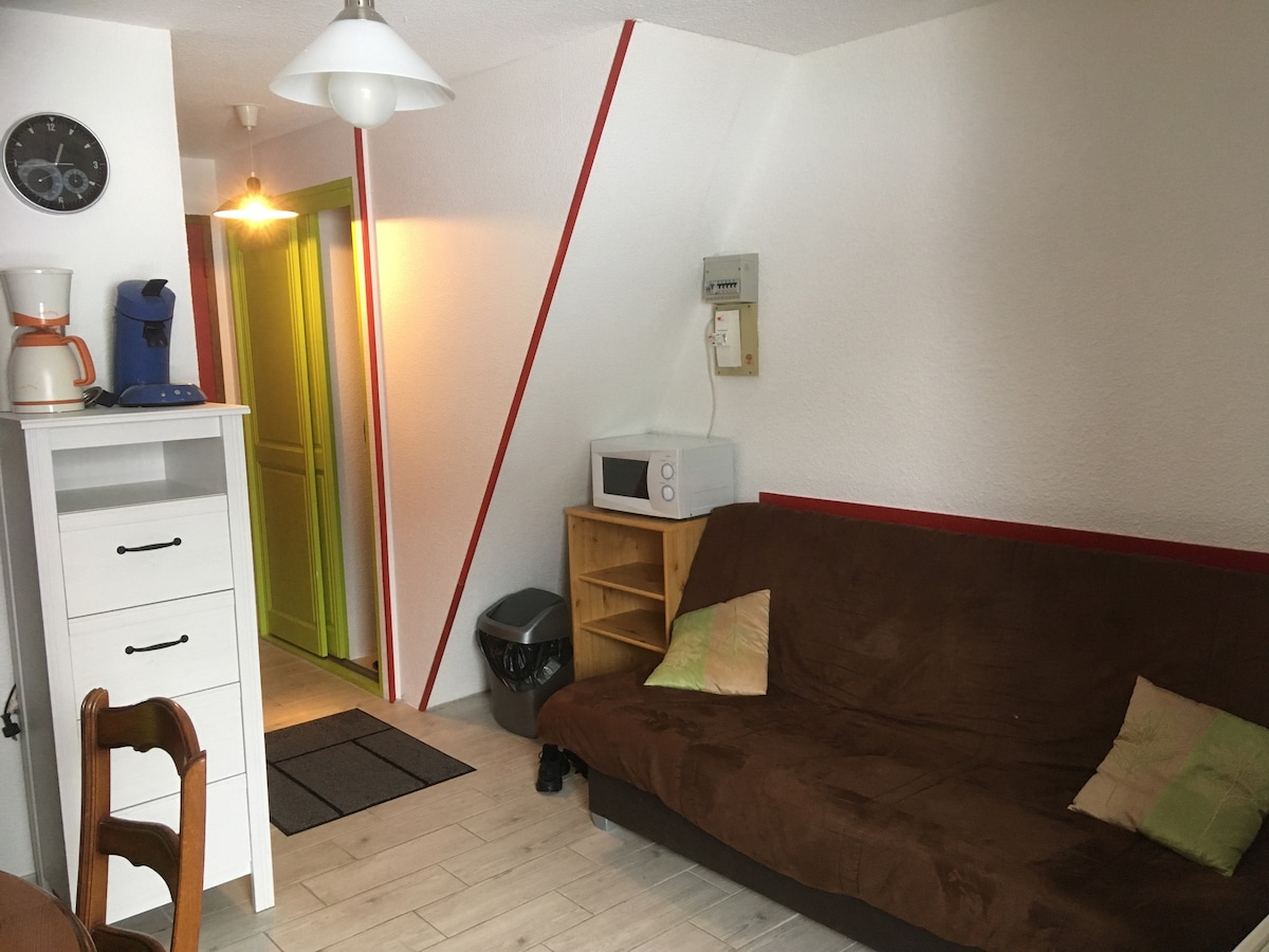 Top Airbnb: Quiet apartment with pool. in Métabief