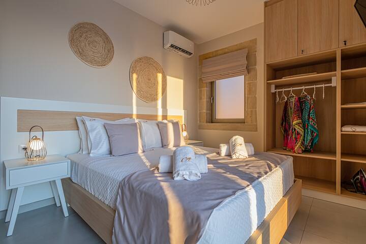 Seafront Villa Spira, Pool, View, FREE Breakfast gallery image 4