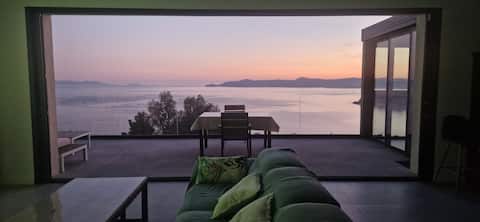 Splendid villa with 180° sea view, 500 m from the beach