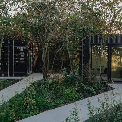 18b's container houses in quiet and creative environment
