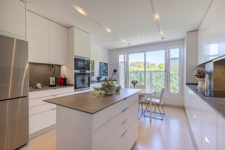 Luxurious Two Bedroom Colina Park gallery image 4