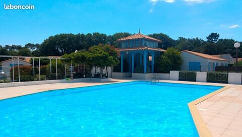 Top performing Airbnb: Villa in residence with pool in Les Mathes