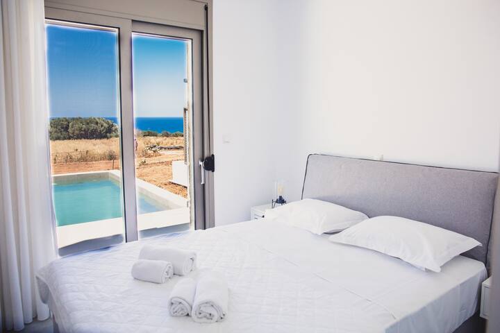 StarLight Villa Guro – 4BD, 4BA, 4min to beach gallery image 5