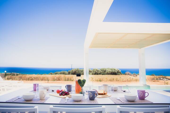 StarLight Villa Guro – 4BD, 4BA, 4min to beach gallery image 2