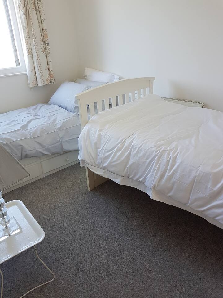 Dormer bedroom 2 with twin beds.