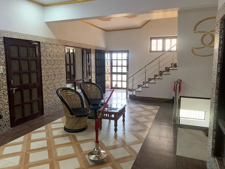 Divine, 3 Bedroom Home Stay With Terrace - 하르드와르