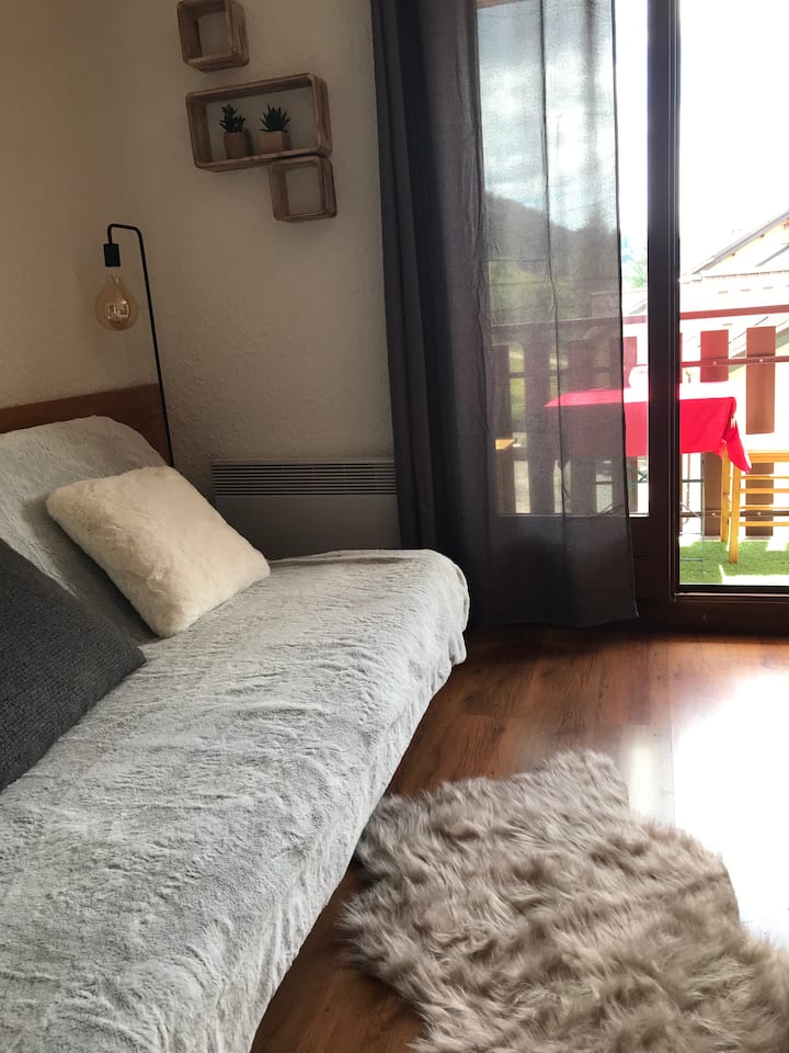 סלון המשקיף על המרפסת הדרומית