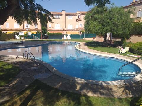 Ground floor with a/a, yard, and community pool.