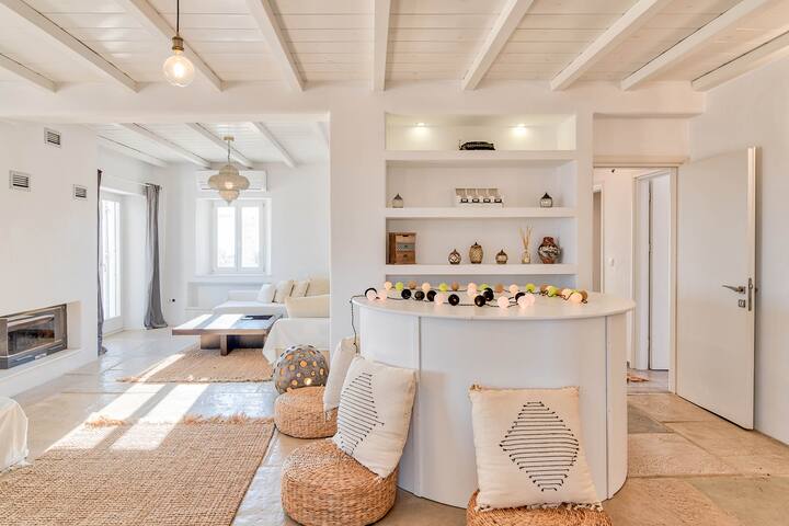 Luxury house with great view at sea and Despotiko gallery image 3