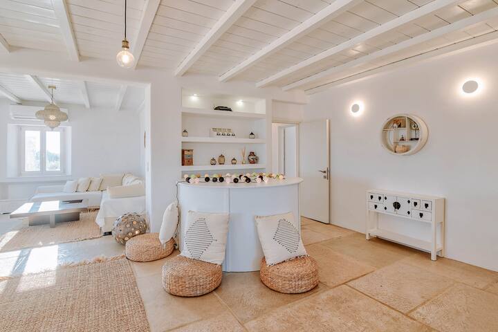 Luxury house with great view at sea and Despotiko gallery image 4