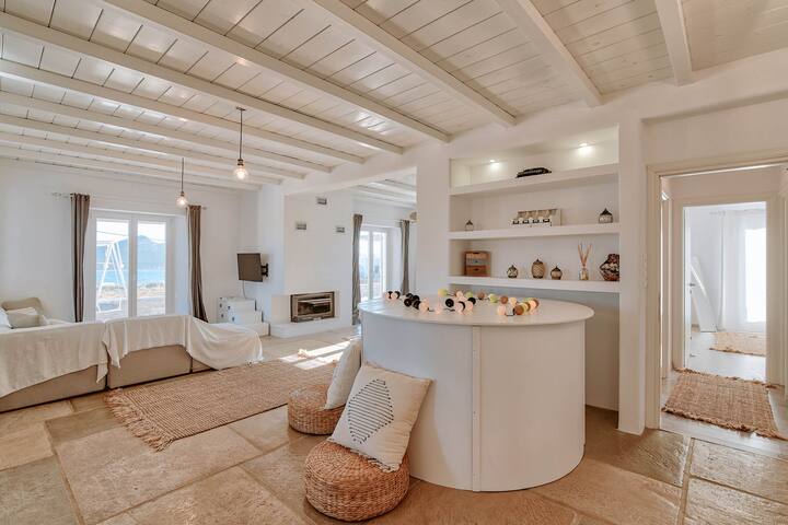 Luxury house with great view at sea and Despotiko gallery image 2