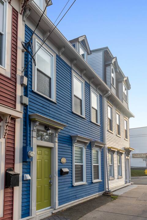 Spacious 1 bedroom flat in historic downtown
