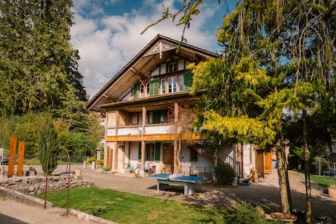 Top performing Airbnb: Quiet apartment in a historical house in Bern/Berne